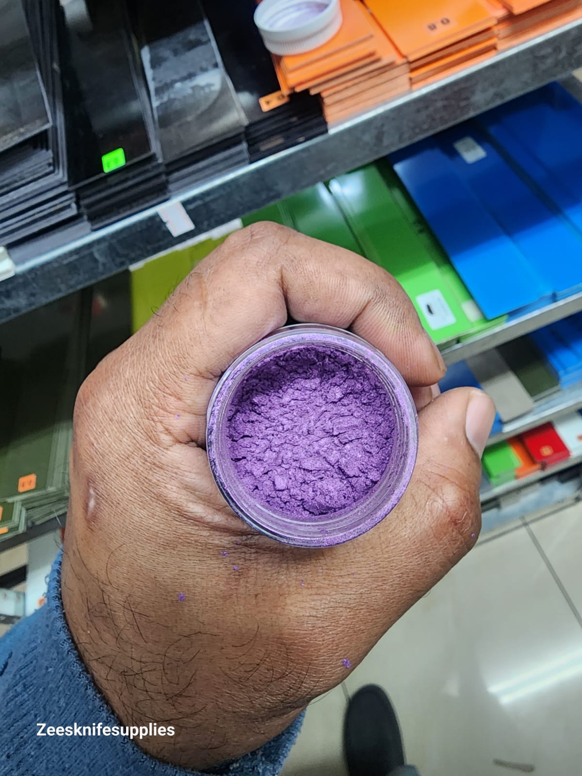 Epoxy Powder- Pearlescent Magic Violet - 25G - Image 2