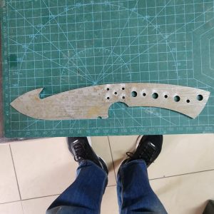 Hunter Guthook 1 - High Carbon - 5160 - 4mm