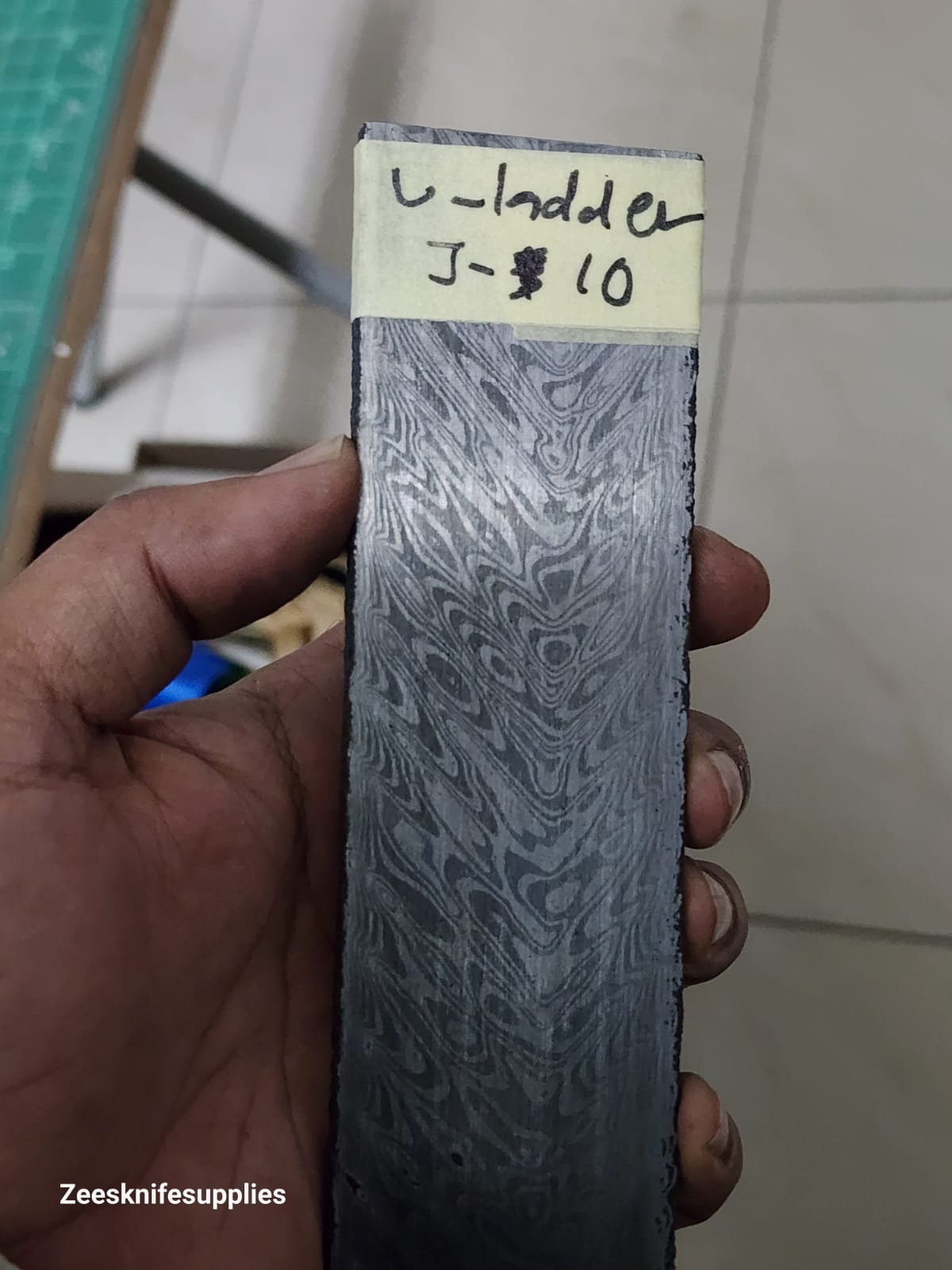 V Ladder Pattern - J - 10