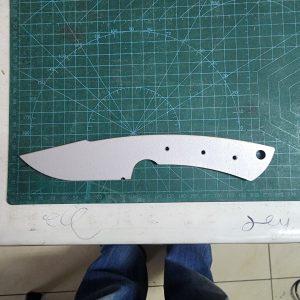 Hunter Mako Drop point - Heat treated - stainless - 4.25mm Thick